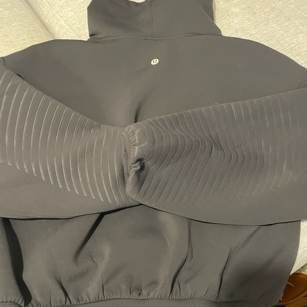 Lululemon crop sweatshirt